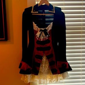 Spirit Halloween woman’s pirate costume size medium
